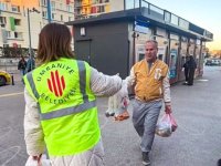 ÜMRANİYE BELEDİYESİ’NDEN İFTARA YOLDA YAKALANANLARA İFTARİYELİK DESTEK