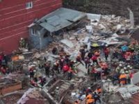 FATİH'TE DOĞALGAZ PATLAMASI:2 BİNA ÇÖKTÜ 1 VATANDAŞ HAYATINI KAYBETTİ