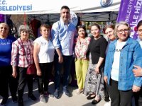 KARTALLILAR ANNELER GÜNÜ'NDE EN ANLAMLI HEDİYEELERİNİ KADIN EMEĞİ PAZARI'NDA ALDI