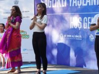 TUZLA'DA DÜNYA YOGA GÜNÜ'NE YOĞUN İLGİ: HER YAŞTAN ONLARCA KİŞİ MAT ÜZERİNDE BULUŞTU