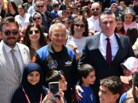 PENDİK'TE KARNE HEYECANI: ALPER GEZERAVCI ÖĞRENCİLERLE BULUŞTU