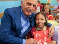 BAŞKAN İSMET YILDIRIM, ÖĞRENCİLERİ KARNE GÜNÜNDE YALNIZ BIRAKMADI