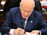 TARİHİ ADIM ATILDI:DEVLET BAHÇELİ 'TERÖRSÜZ TÜRKİYE' ÇERÇEVE YASA TEKLİFİNİ İMZALADI