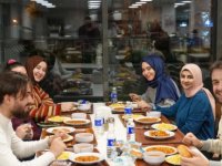 ÜMRANİYE’DE ÜNİVERSİTE ÖĞRENCİLERİNE ÜCRETSİZ AKŞAM YEMEĞİ