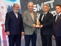 ÜMRANİYE BELEDİYE BAŞKANI İSMET YILDIRIM’A “İSTANBUL’DA YILIN BELEDİYE BAŞKANI” ÖDÜLÜ