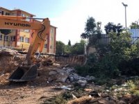 ÇÖKME RİSKİ OLAN OKULUN İSTİNAT DUVARI YENİLENİYOR