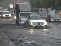 İSTANBUL'DA GÖK GÜRÜLTÜLÜ SAĞANAK YAĞMUR BAŞLADI