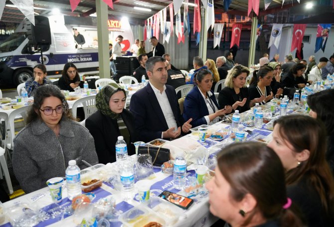 baskan-gokhan-yuksel-belediye-personeliyle-iftar-sofrasinda-bulustu-3-1.jpeg