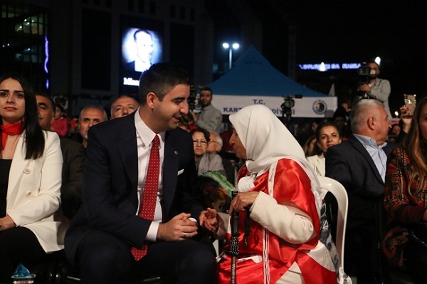 bes-gokhan-kadin.jpg