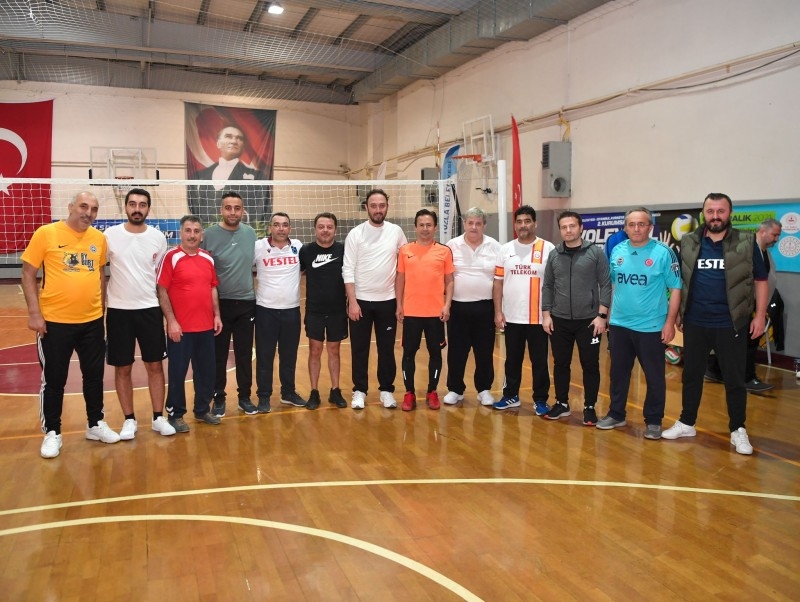 f767a-tuzlada-2inci-kurumlar-arasi-voleybol-turnuvasi-basladi.jpg