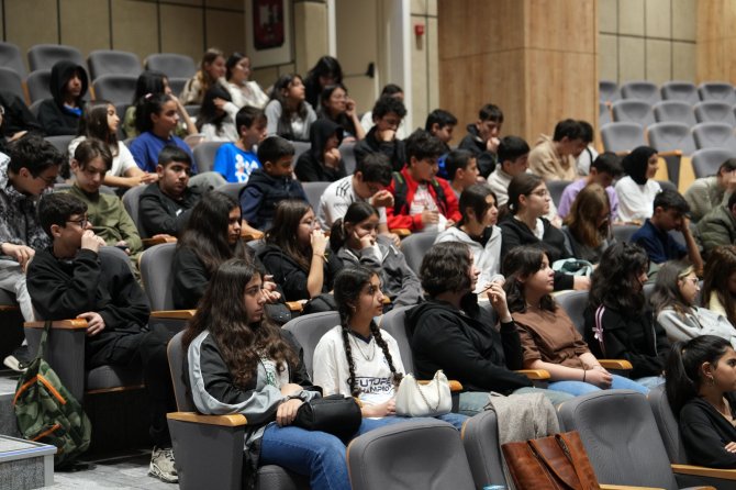 kartal-belediyesinden-ogrencilere-lgs-motivasyon-semineri-ve-muzikli-surpriz-4.jpg