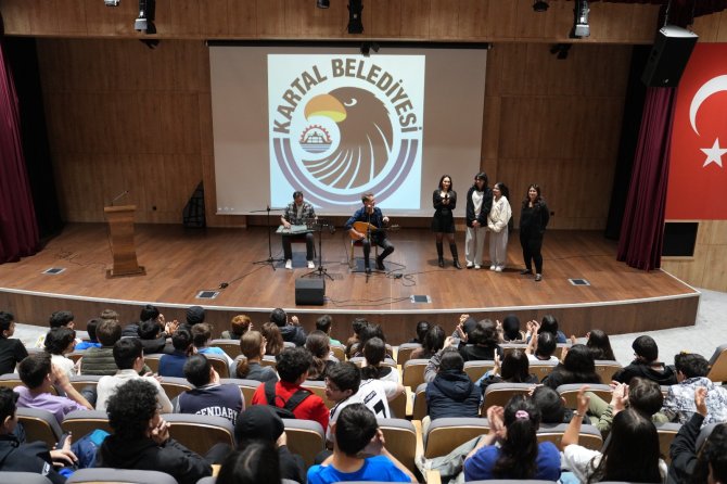 kartal-belediyesinden-ogrencilere-lgs-motivasyon-semineri-ve-muzikli-surpriz-5.jpg