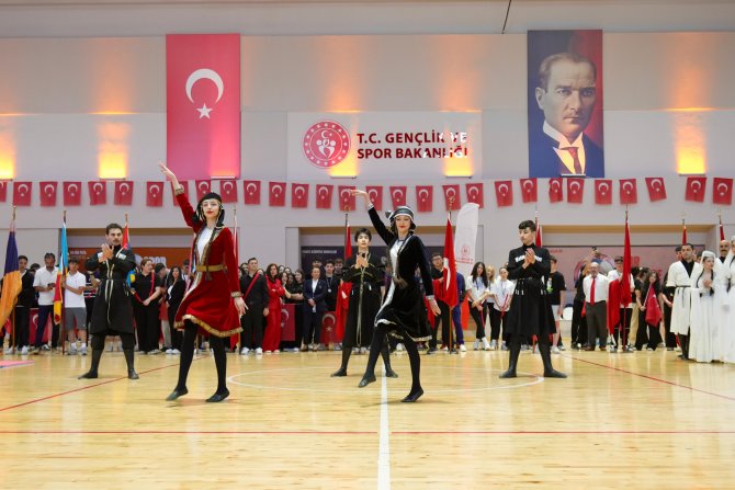 kartalda-19-mayis-coskusu-spor-muzik-ve-genclikle-bulustu-19.jpeg