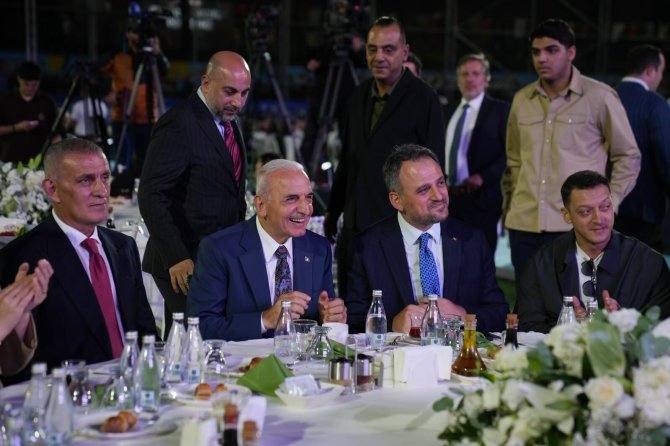 m-altin-kupa-ana-3.jpg