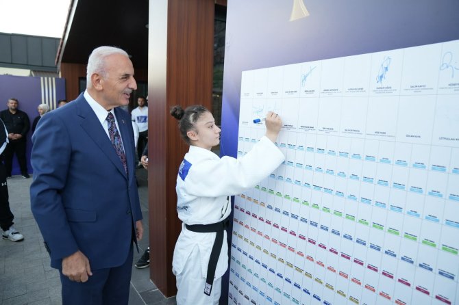 m-altin-kupa-ana-4.jpg
